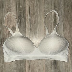 NWOT Hanes Wireless Bra